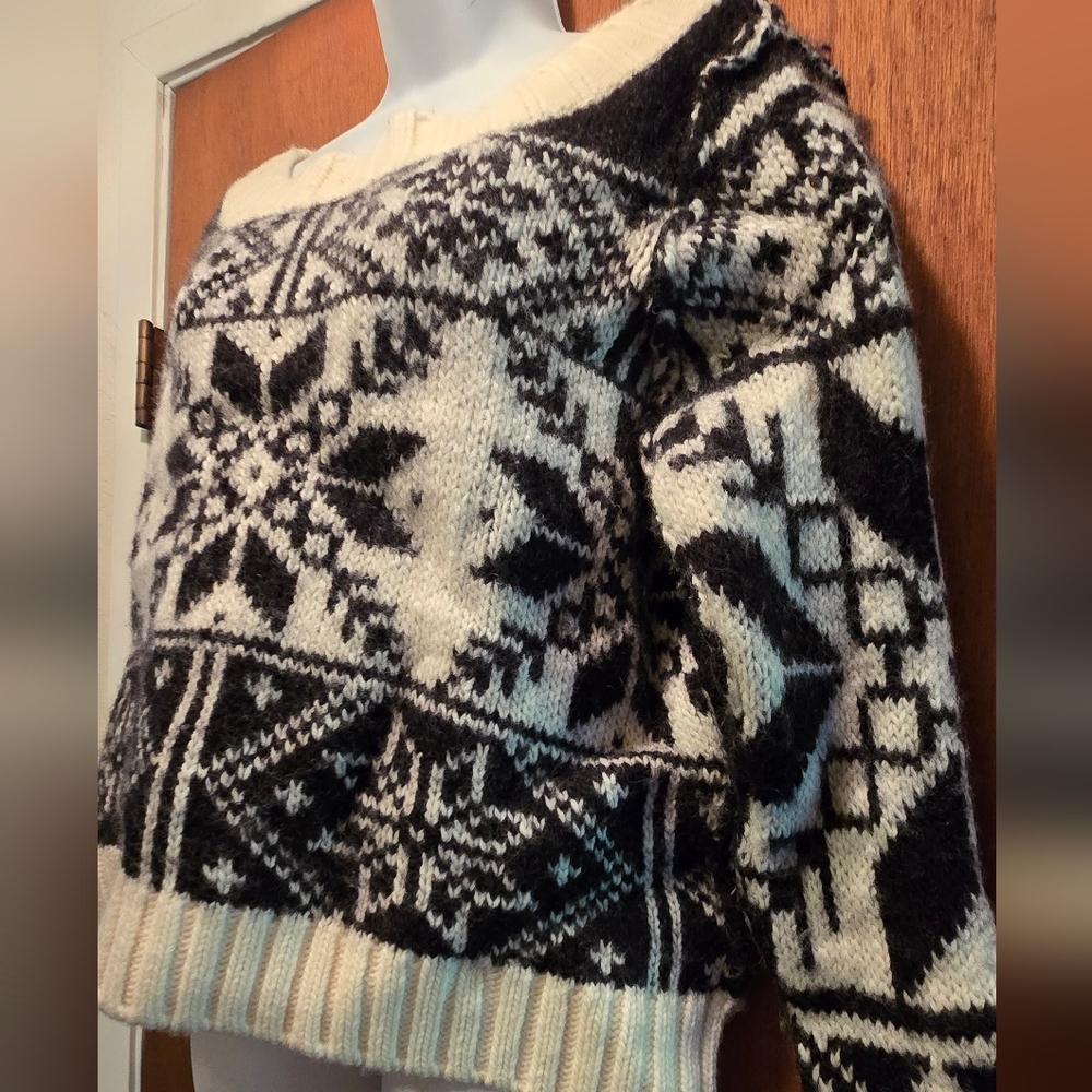 HOST PICK! 🎉🎊Free People Black and Cream Patterned Sweater SzL NWT - Picture 3 of 8